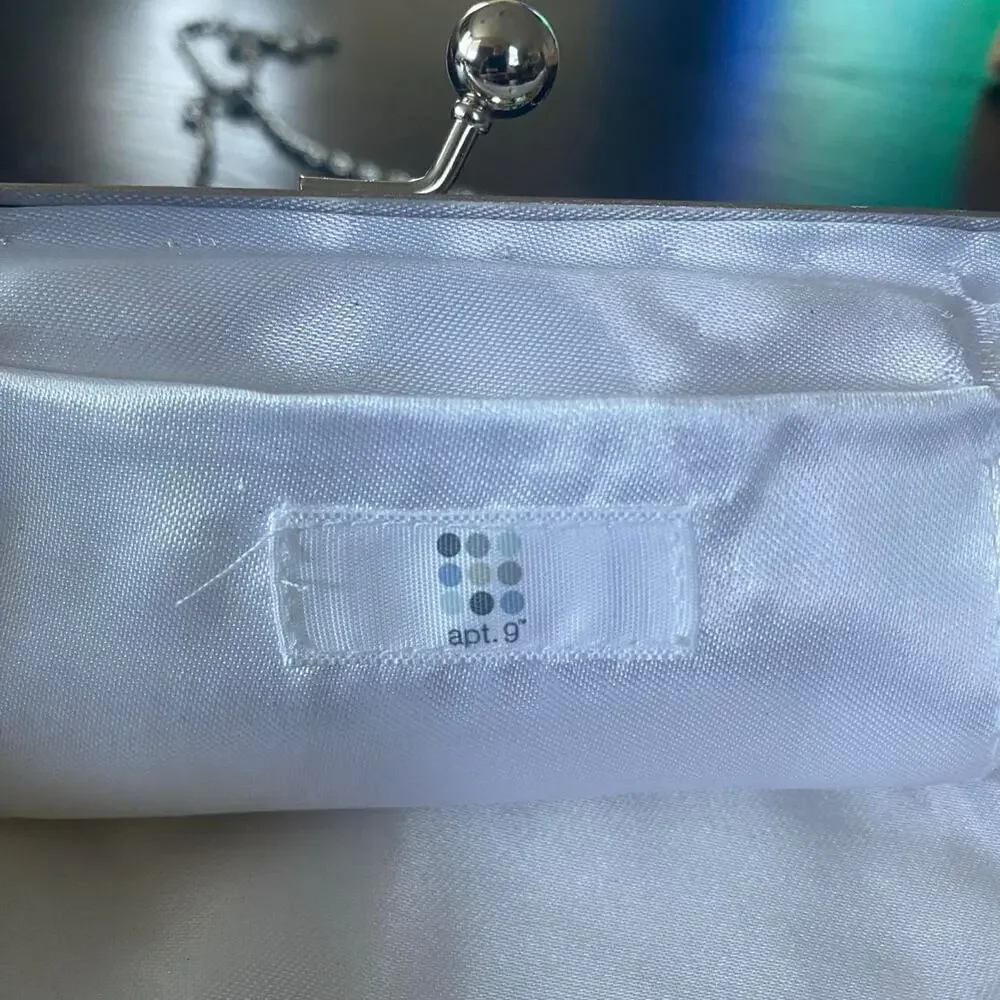 Vintage 90s apt 9 white clutch